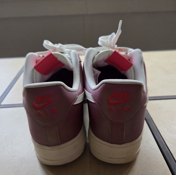 Nike Air Force 1 '07 LV8 Iridescent - Picture 2 of 7